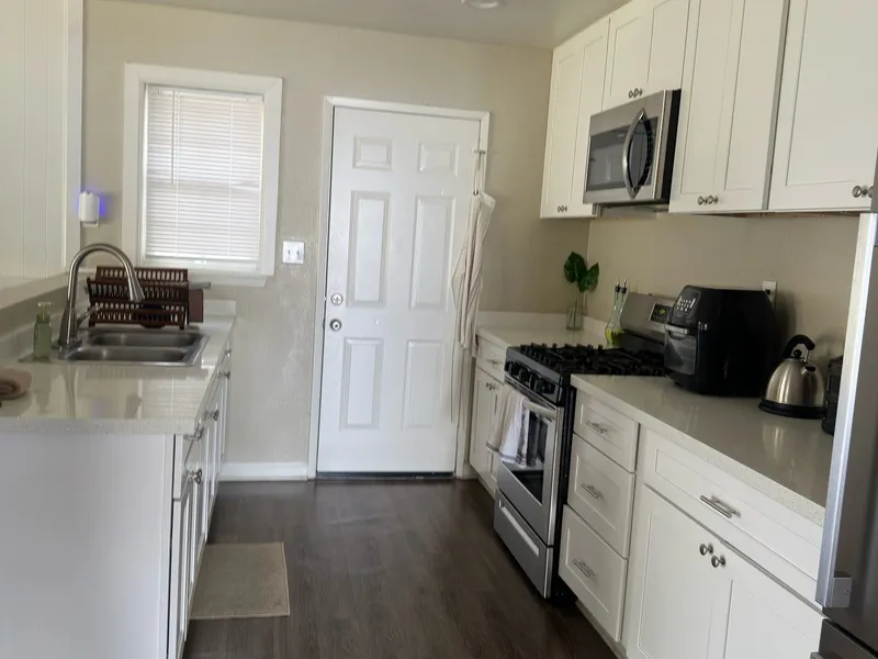 Move In/Out Cleaning in a Corona home